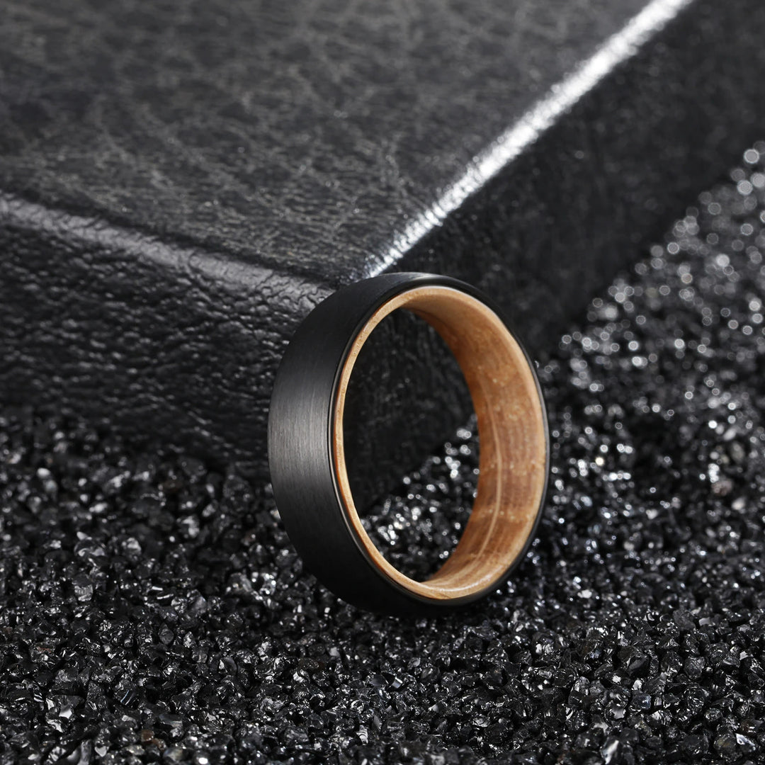 Olivenorma 6mm Whiskey Barrel Anello in legno di tungsteno nero