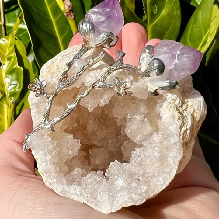 Geode naturale Olivenorma con decorazione in pietra preziosa di boccioli di rosa ametista