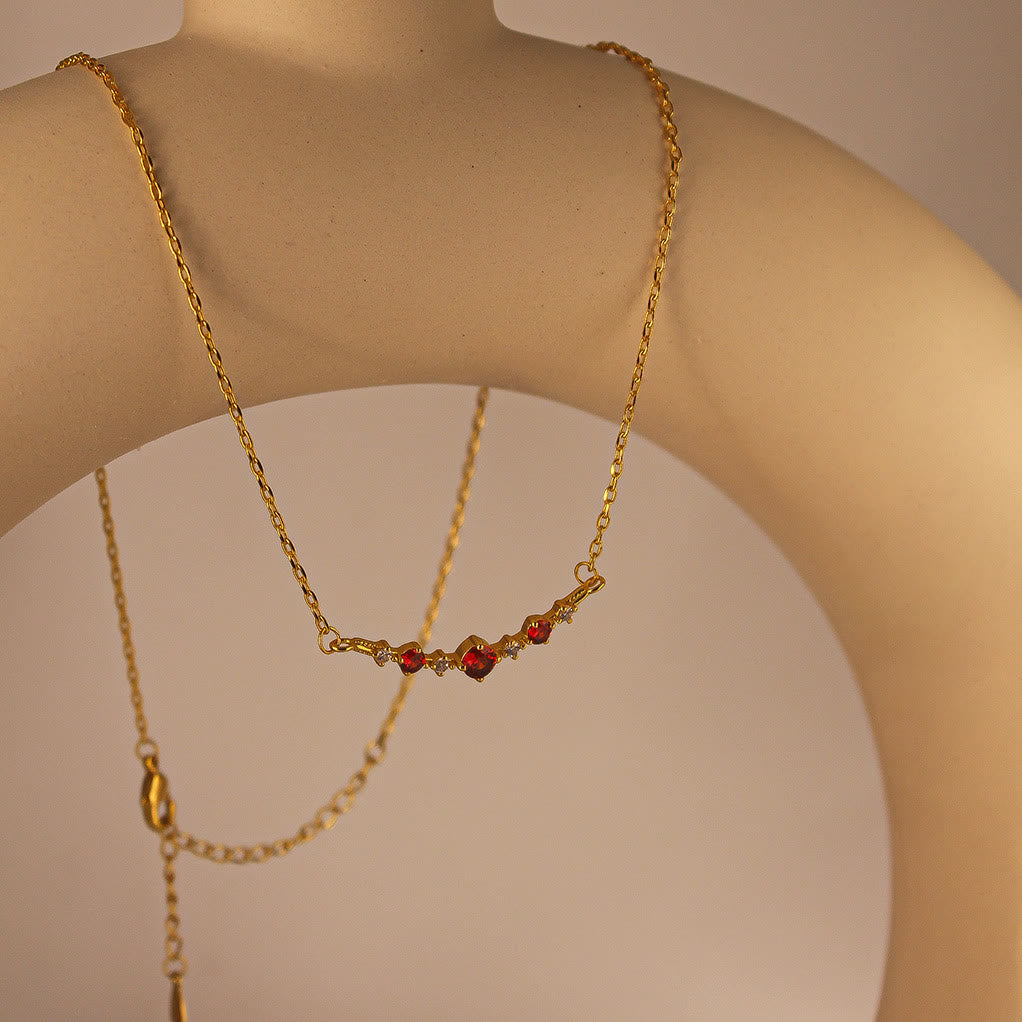 Collana Olivenorma "Simbolo dell'Indipendenza" con granato e diamanti