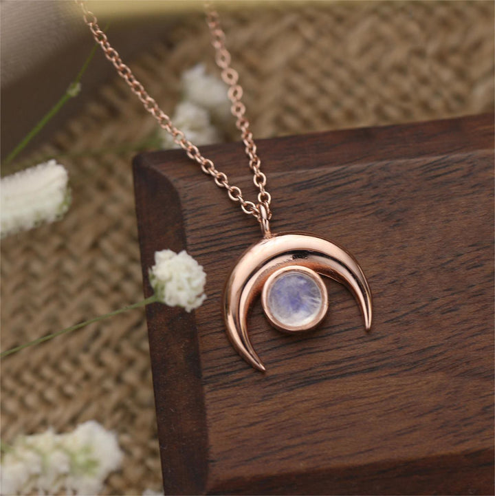 Collana con ciondolo a forma di luna in pietra di luna naturale Olivenorma