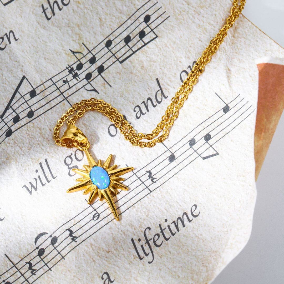 Collana in oro 18K con stella chiara in opale naturale Olivenorma