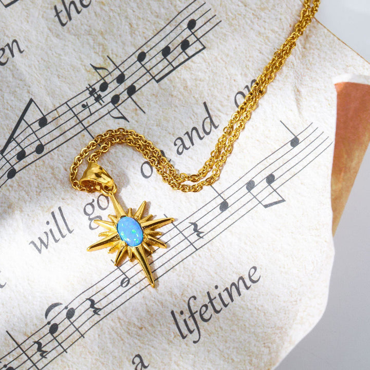 Collana in oro 18K con stella chiara in opale naturale Olivenorma