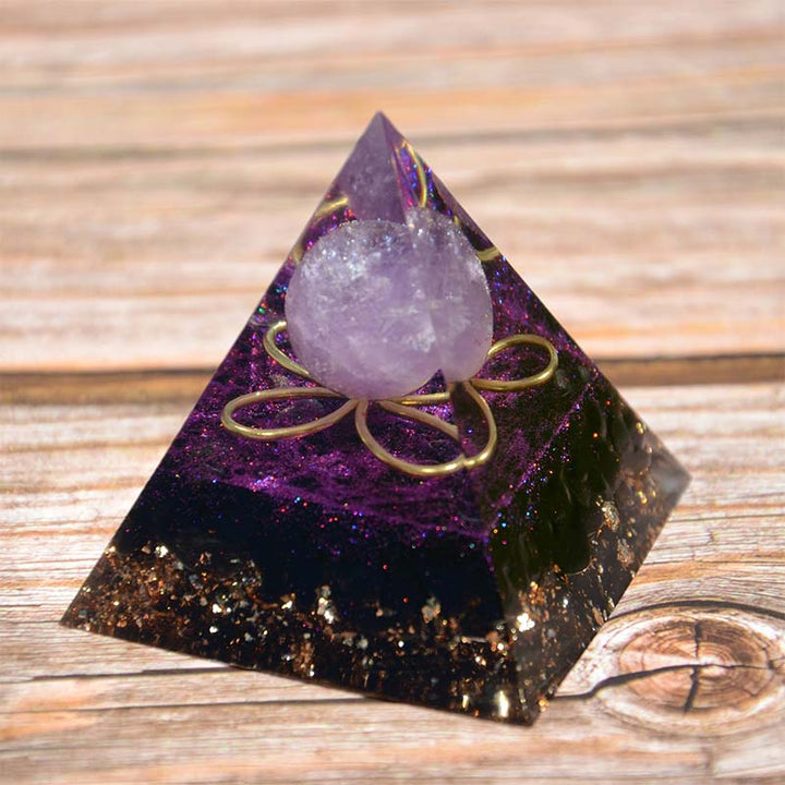 Sfera di ametista Olivenorma con piramide di orgone di ossidiana 
