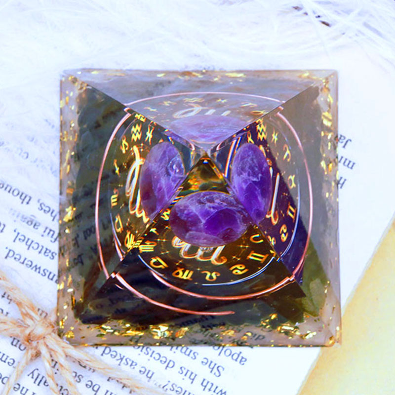 Sfera di ametista Olivenorma con piramide di orgone dello zodiaco Vergine in ossidiana
