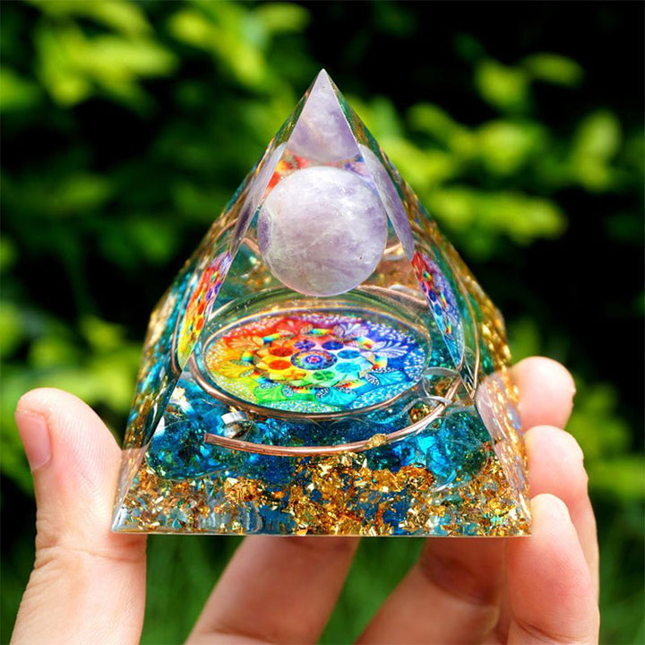 Sfera di cristallo di ametista Olivenorma con piramide di orgone di quarzo blu 