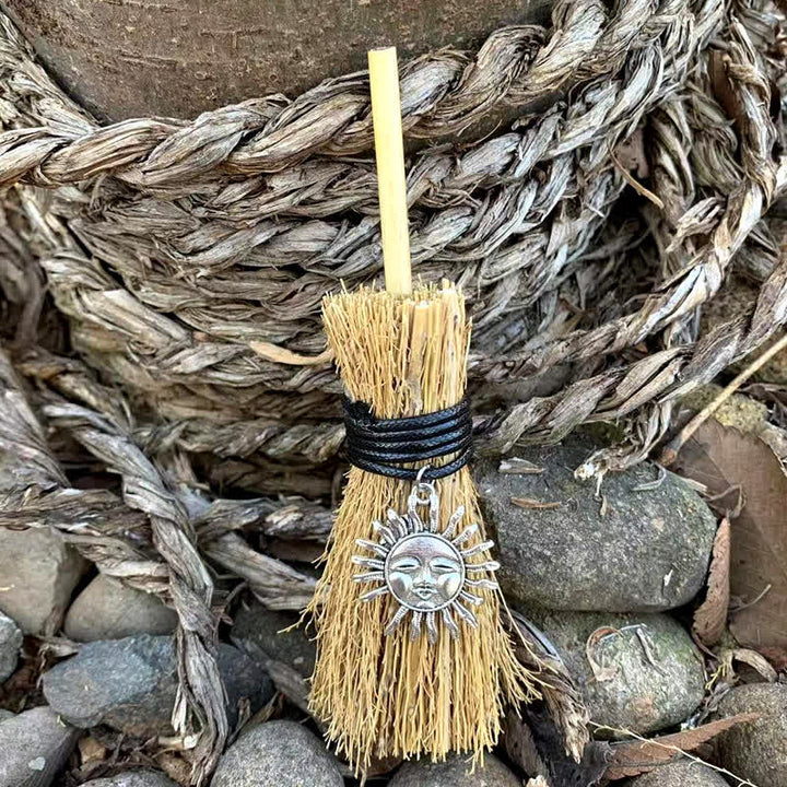 Olivenorma Mini scopa fatta a mano in cristallo ornamentale