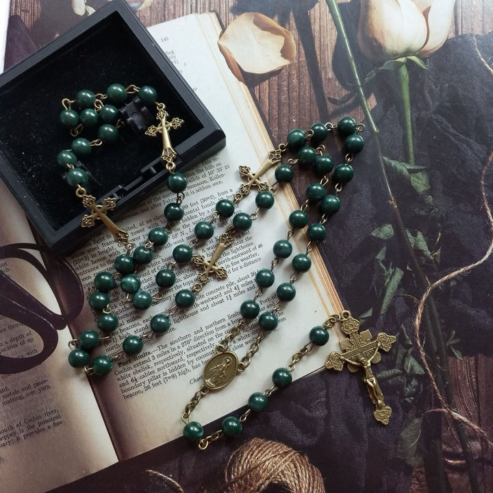 Collana con ciondolo a croce in rame e malachite Olivenorma 