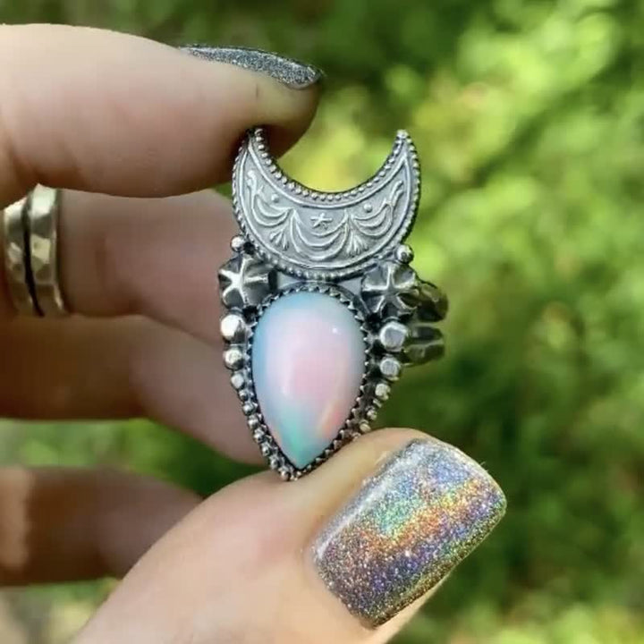 Collana vintage Olivenorma con goccia d'acqua e luna in pietra di luna