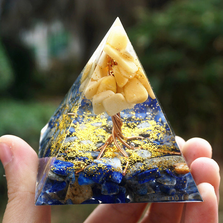 Piramide di orgone in avventurina gialla Olivenorma con lapislazzuli 