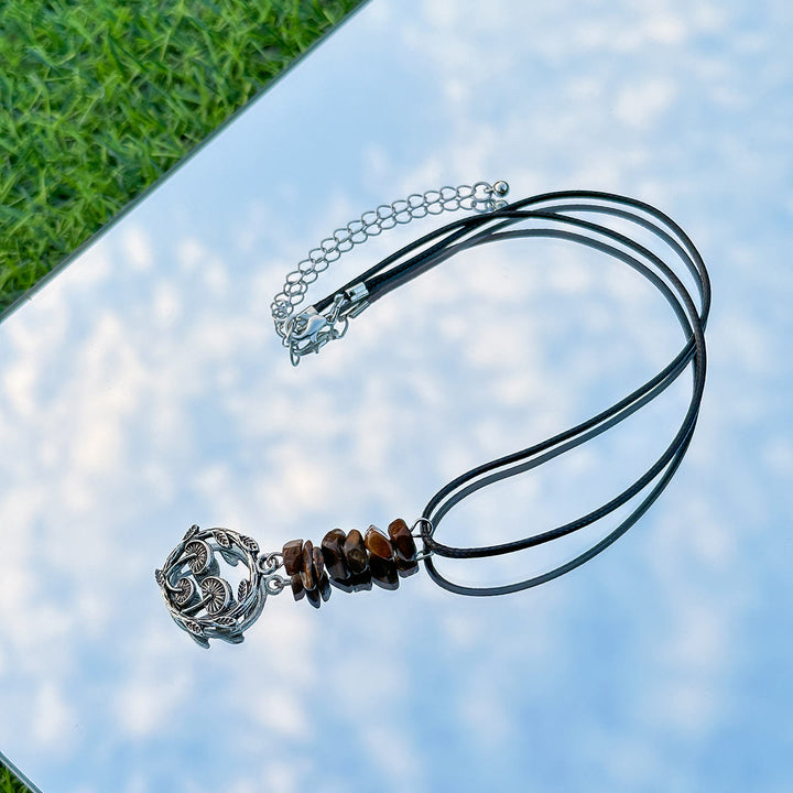Collana in filo di cera di pelle con nappa a farfalla in pietra naturale Olivenorma