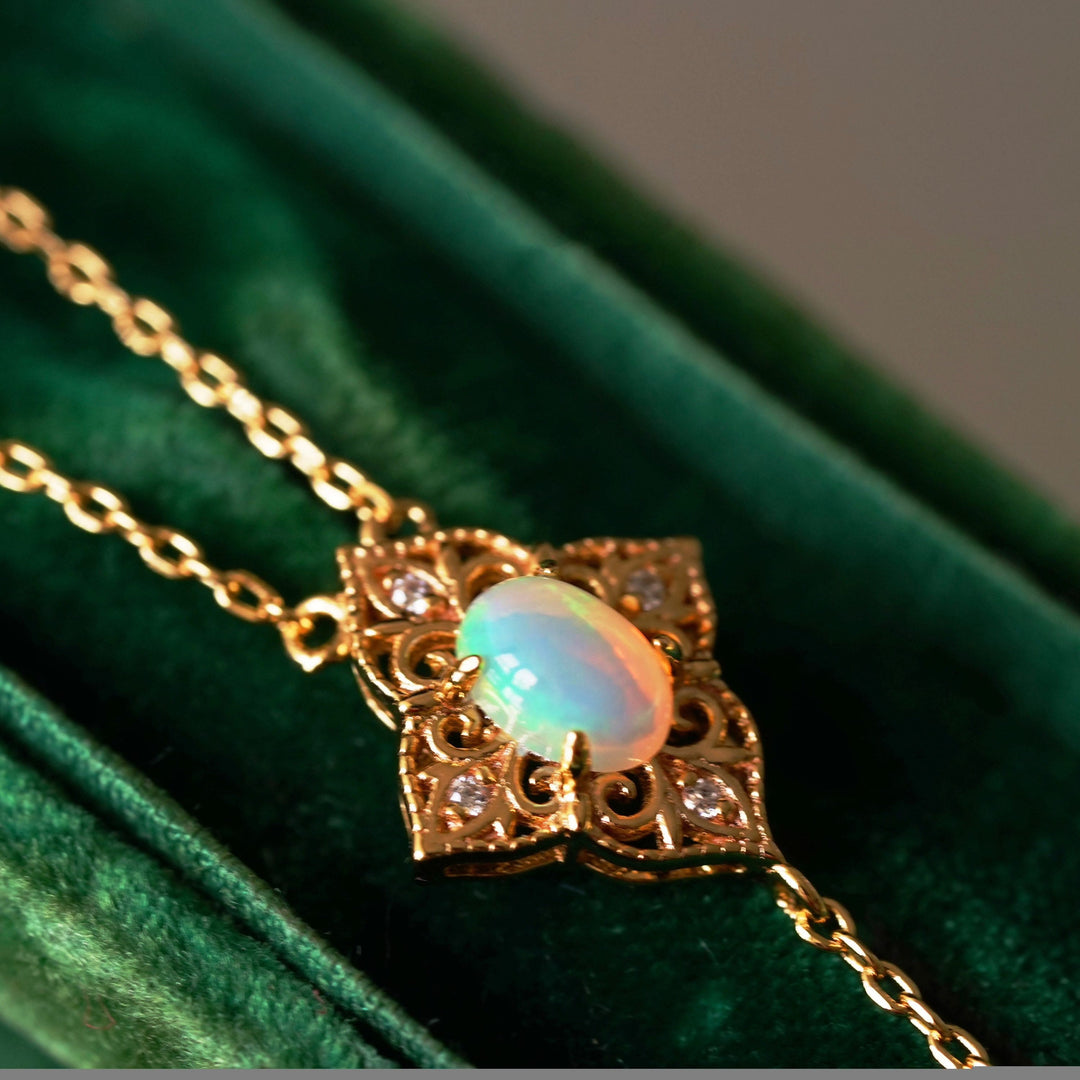 Collana Olivenorma Vintage Petali Opale in oro 14k