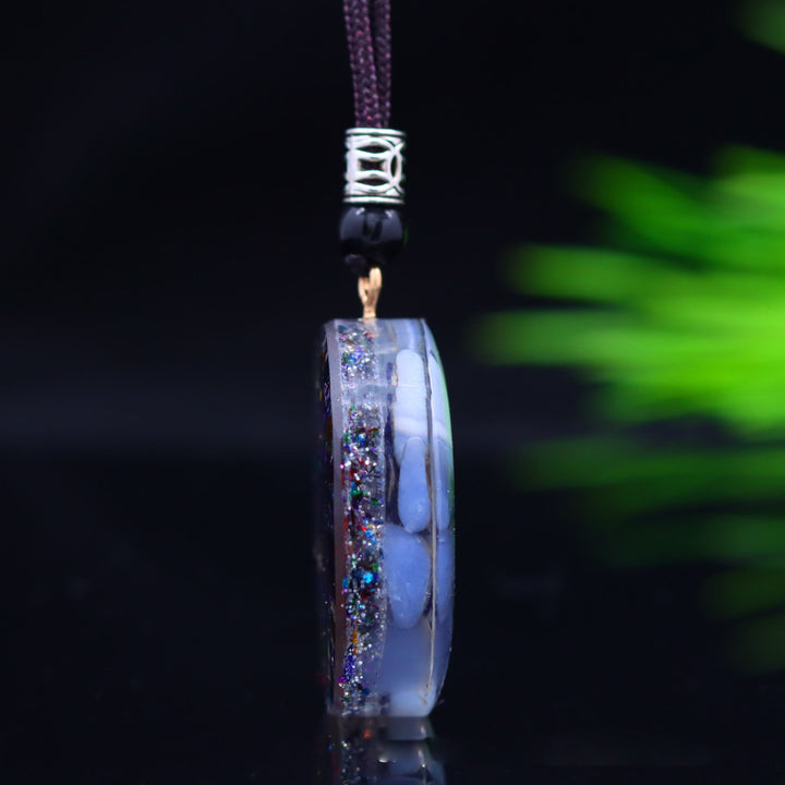 Collana con ciondolo in epossidica naturale di ghiaia di calcedonio blu Olivenorma