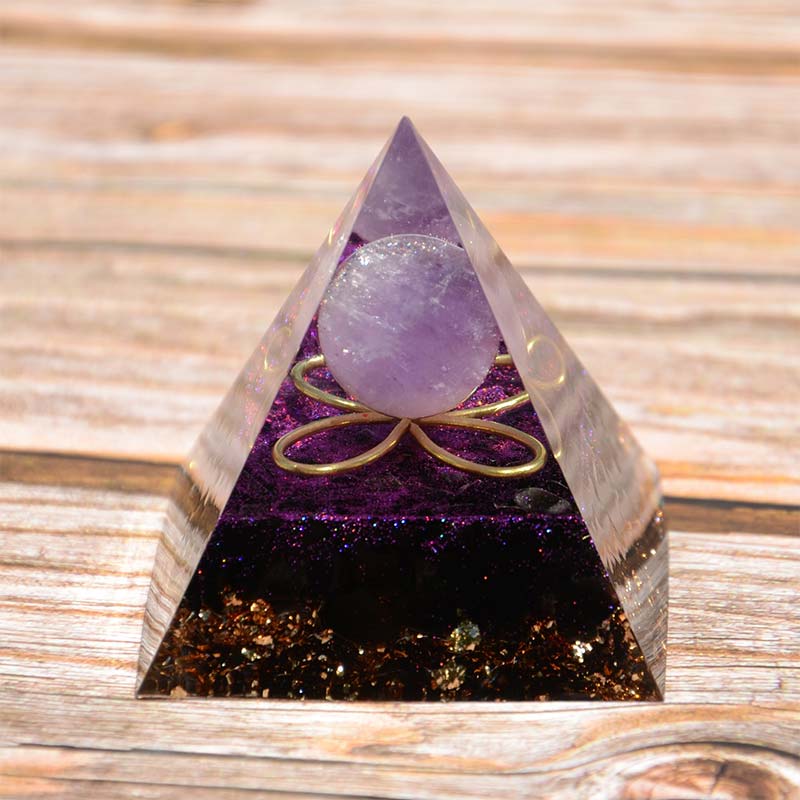 Sfera di ametista Olivenorma con piramide di orgone di ossidiana 
