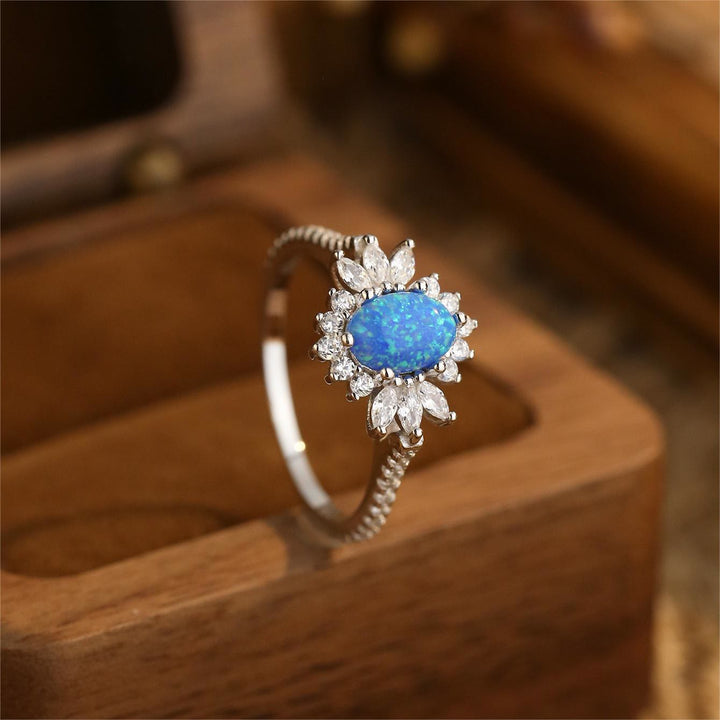 Anello Olivenorma in argento 925 con design a girasole bianco e blu opale 