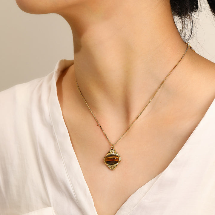 Collana con ciondolo intarsiato in pizzo retrò in pietra naturale Olivenorma Palace