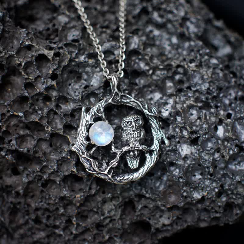 Collana con pietra di luna retrò con gufo della rinascita