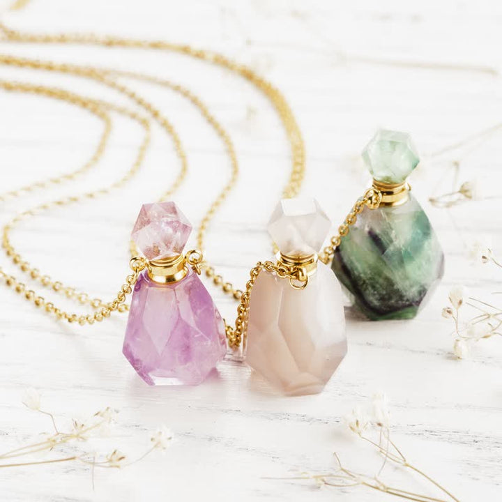 Collana con bottiglia di profumo di cristallo