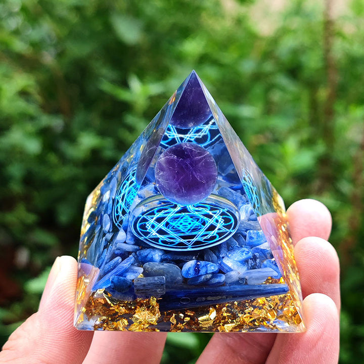Piramide di Orgone con Cianite Olivenorma e Sfera di Ametista