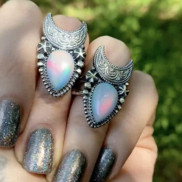 Collana vintage Olivenorma con goccia d'acqua e luna in pietra di luna