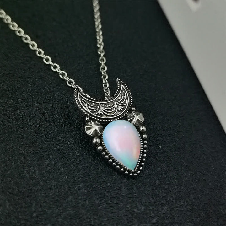 Collana vintage Olivenorma con goccia d'acqua e luna in pietra di luna