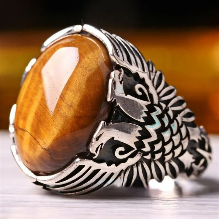 Anello da uomo con aquila incisa lateralmente con occhio di tigre Olivenorma