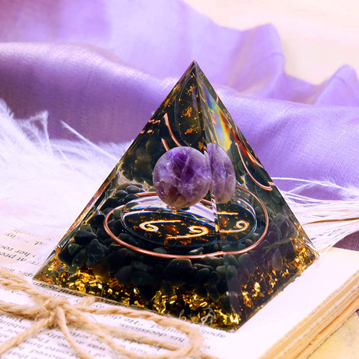 Sfera di ametista Olivenorma con piramide di orgone dello zodiaco Cancro in ossidiana