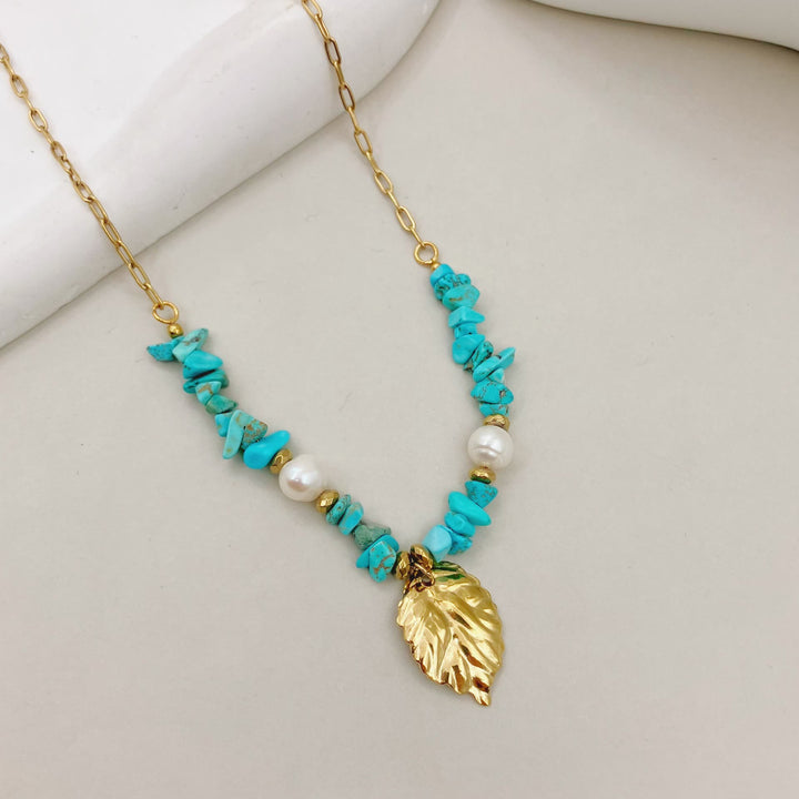 Collana con ciondolo con foglie turchesi irregolari naturali Olivenorma