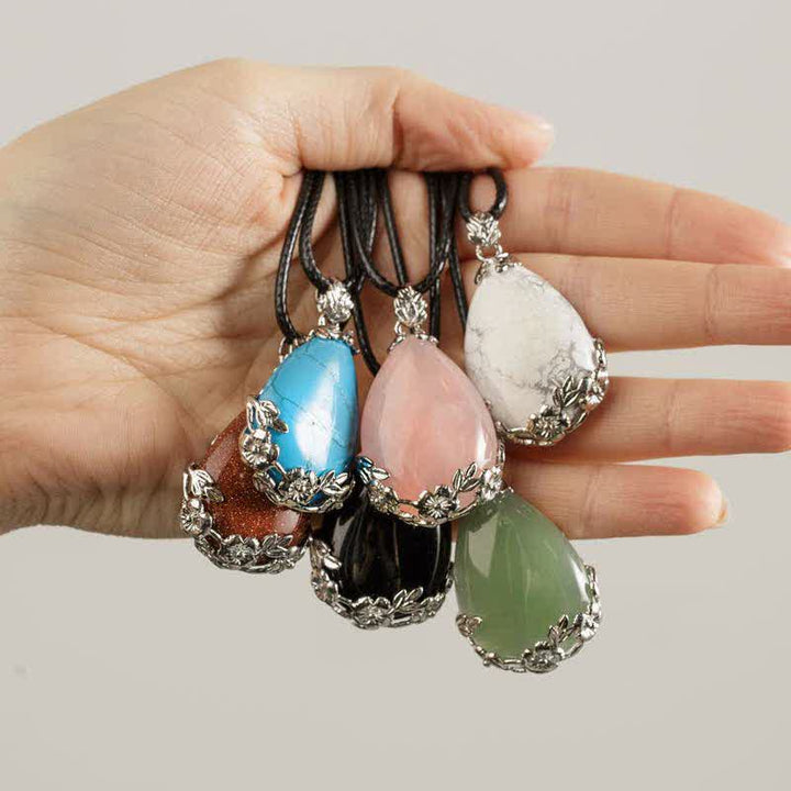 Collana con goccia d'acqua in pietra naturale e prugna