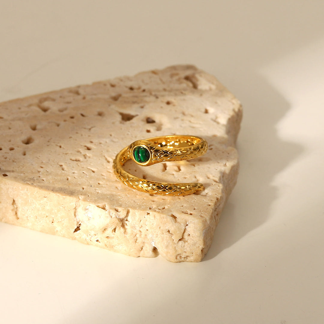 Olivenorma Anello aperto in malachite naturale verde oro
