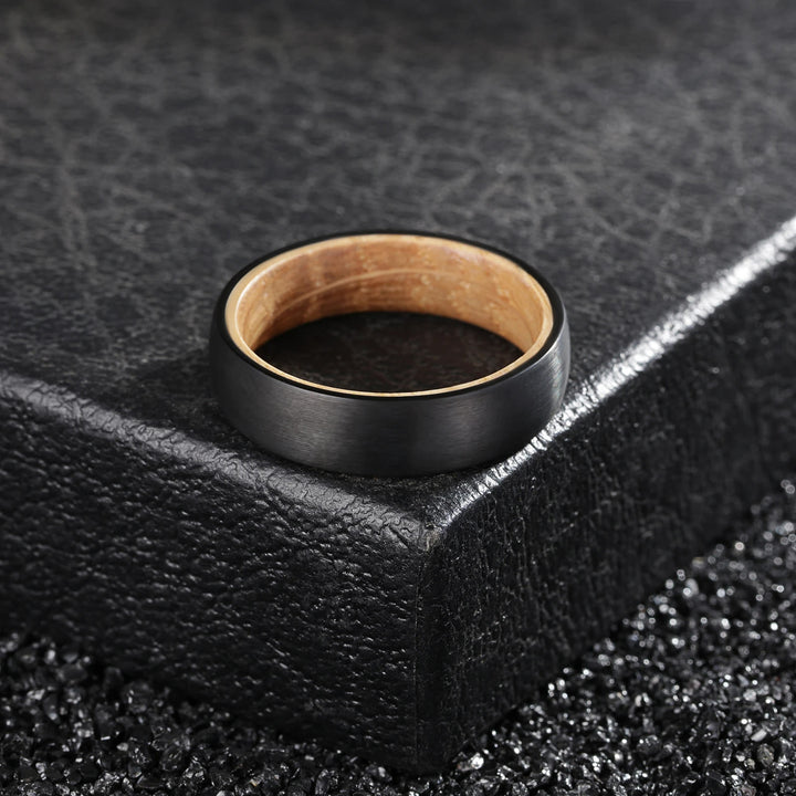 Olivenorma 6mm Whiskey Barrel Anello in legno di tungsteno nero