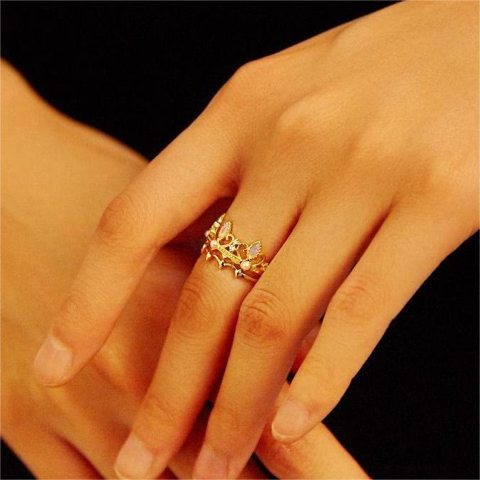 Anello con corona di Raperonzolo in perle d'acqua dolce e opalite Olivenorma 