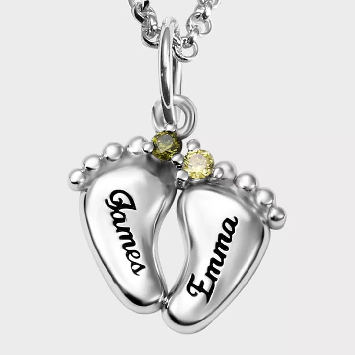 Olivenorma Collana personalizzata e incisa con pietre portafortuna a forma di piedini di bambino