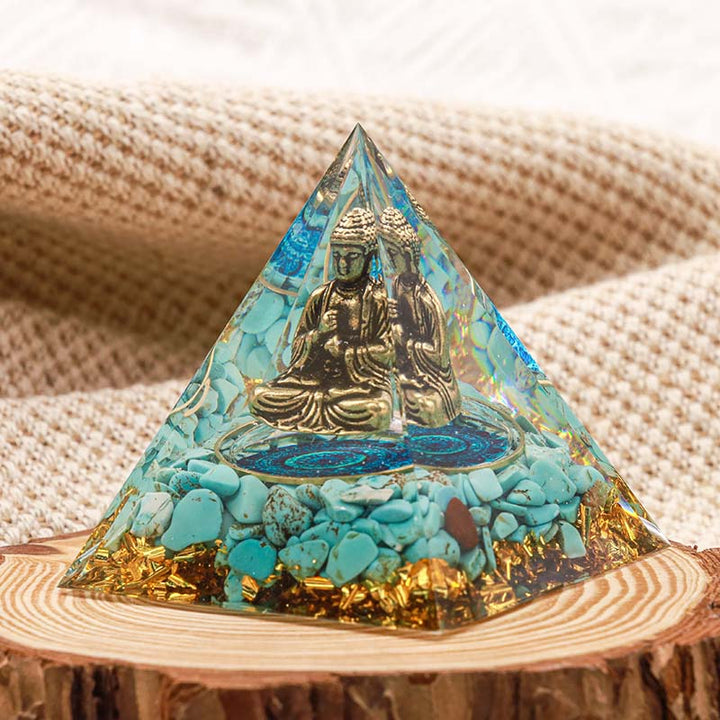 Buddha Olivenorma con piramide di orgone in equilibrio turchese naturale