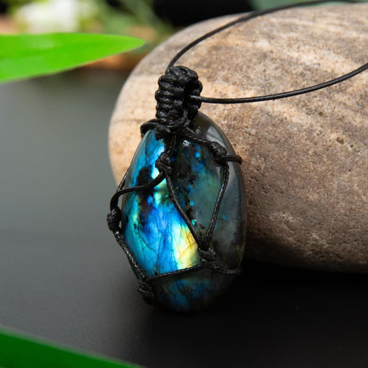 Collana in pietra di labradorite naturale con cuore di drago avvolto in Olivenorma