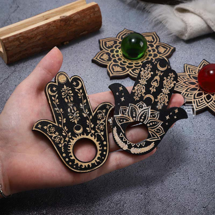 Supporto per sfera di cristallo con espositore di pietre preziose a forma di ala di Hamsa Olivenorma