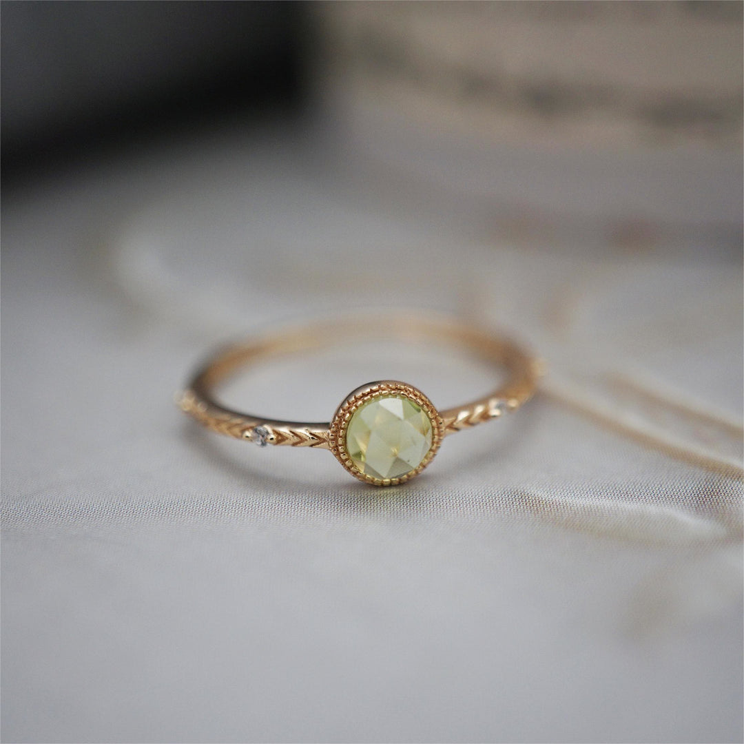 Anello Olivenorma con peridoto verde taglio rotondo naturale