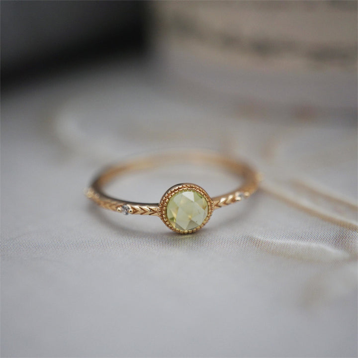 Anello Olivenorma con peridoto verde taglio rotondo naturale