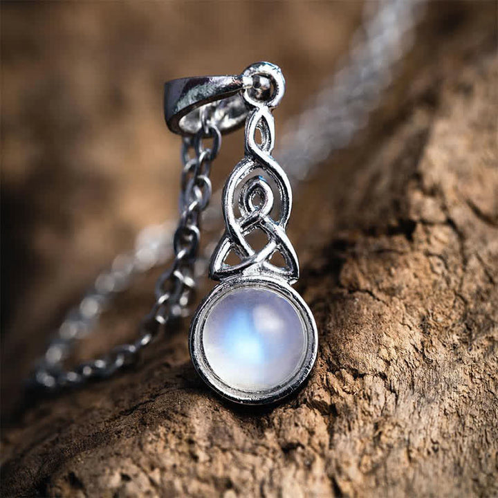 Collana con pietra di luna e nodo celtico
