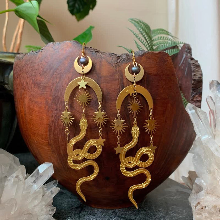 Olivenorma Bohemia Tahitian Pearl Orecchini a forma di serpente con luna e oro