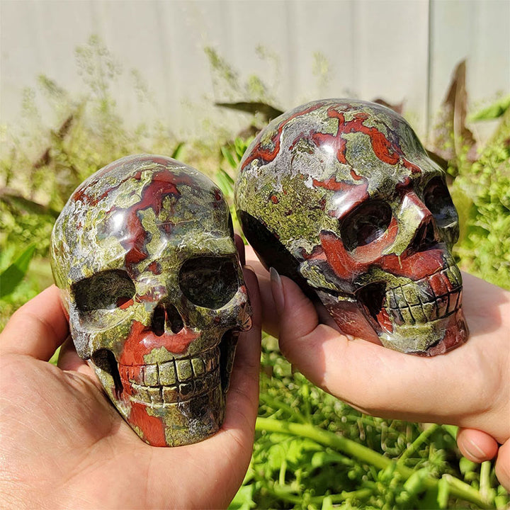 Olivenorma 10cm Decorazione in pietra preziosa con sangue di drago, teschio di cristallo 