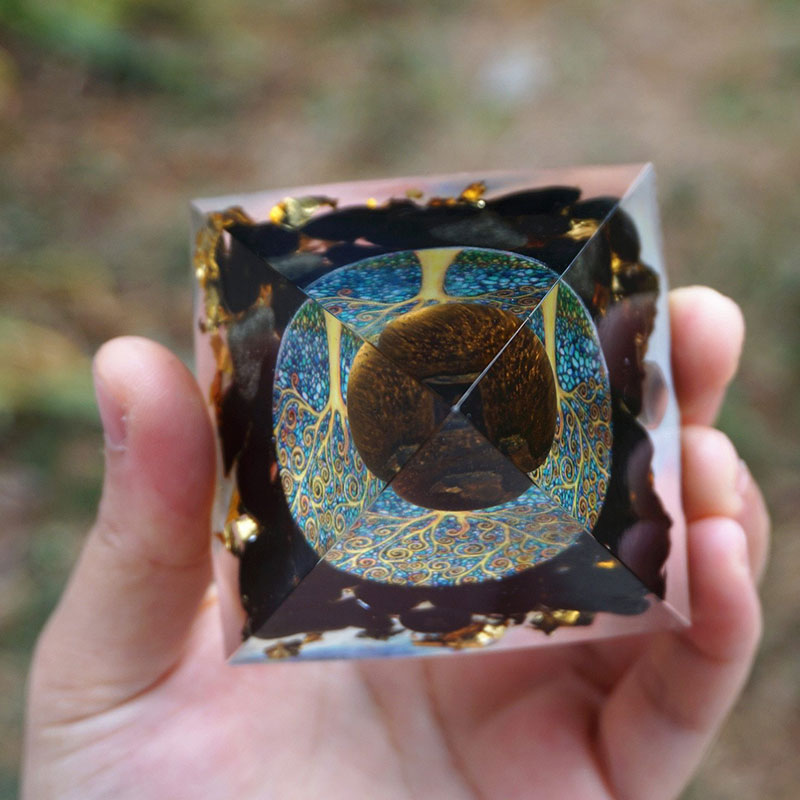 Sfera di occhio di tigre Olivenorma e piramide di protezione in ossidiana