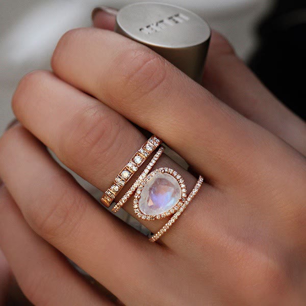 Anello con pietra di luna irregolare Olivenorma