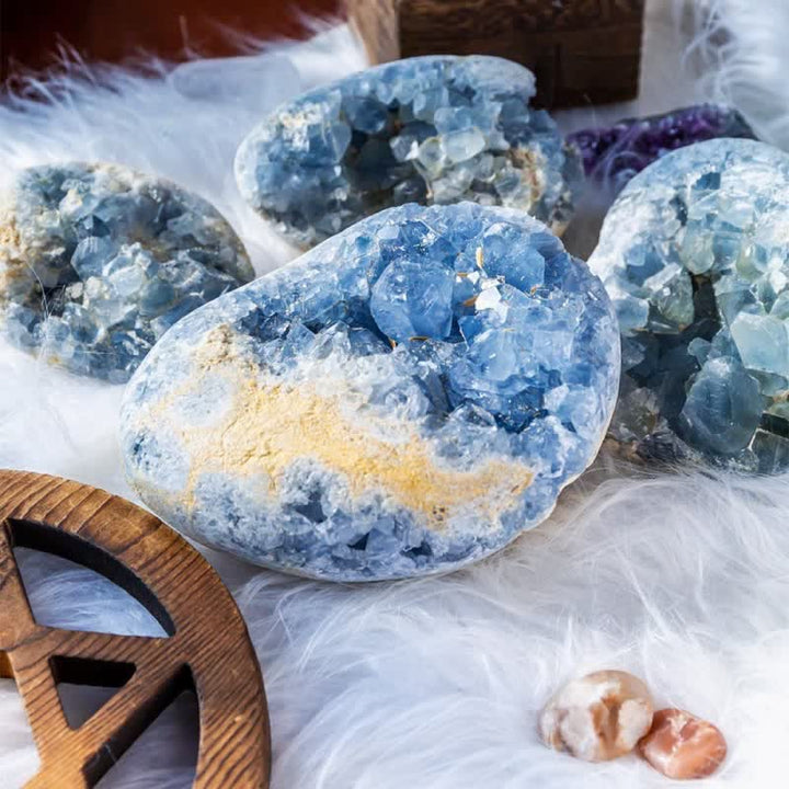 Decorazione in pietra preziosa di roccia geode di cianite naturale Olivenorma