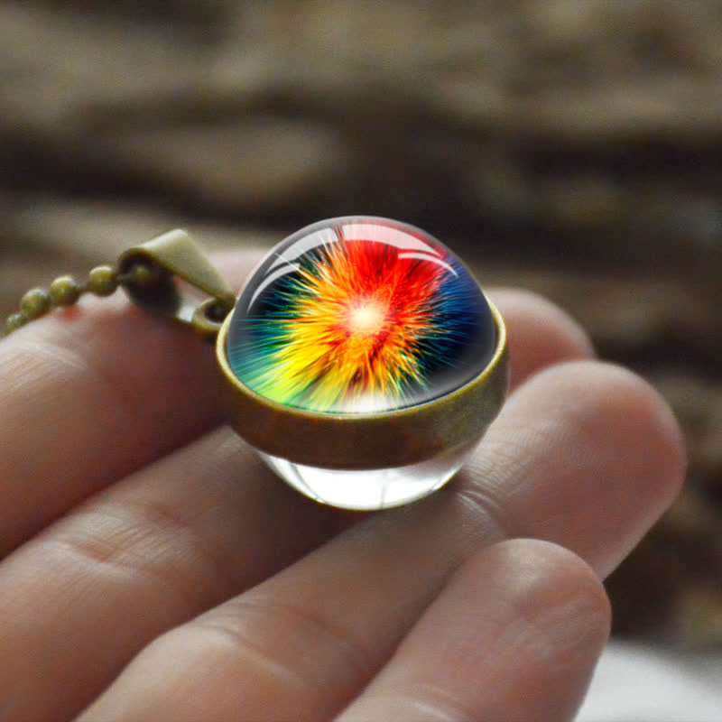 Collana colorata con palla di vetro tridimensionale