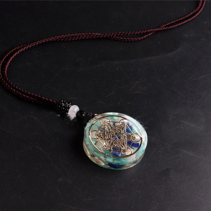 Collana con ciondolo in perla di lapislazzuli e cubo di Metatron in amazzonite Olivenorma