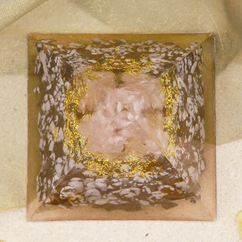 Piramide di orgone in quarzo rosa Olivenorma con ossidiana fiocco di neve 