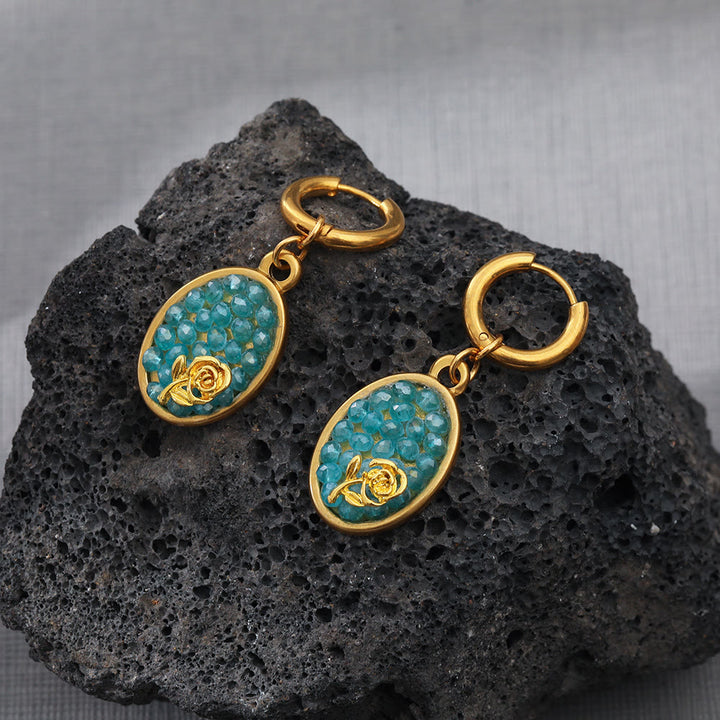 Orecchini pendenti ovali in tormalina Paraiba Olivenorma con rosa schiacciata 