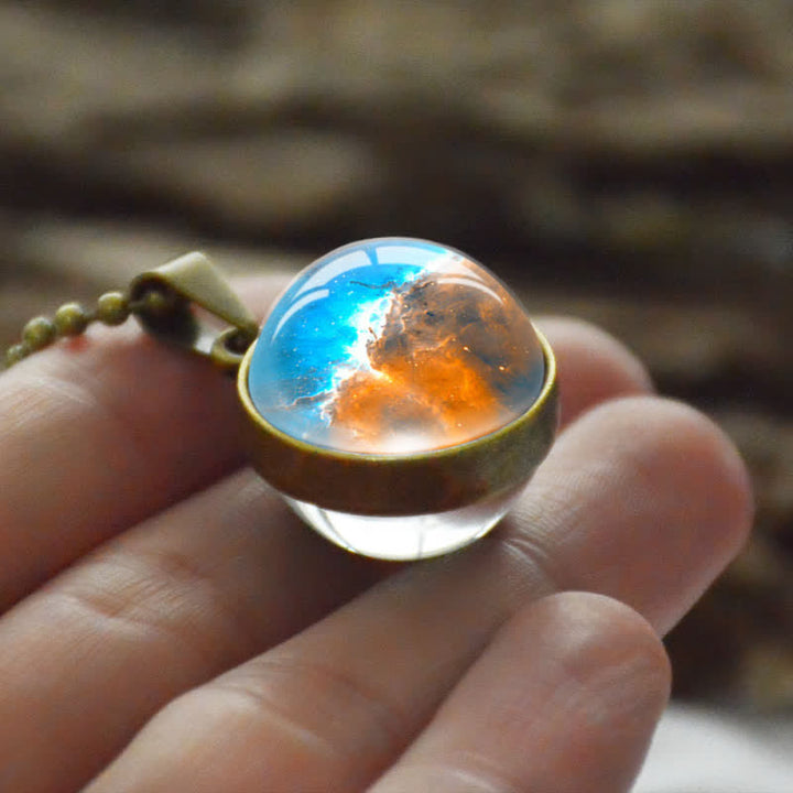 Collana colorata con palla di vetro tridimensionale