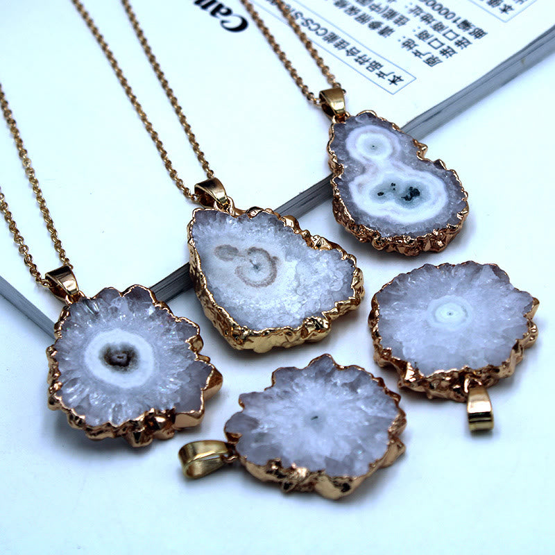 Ciondolo in geode di cristallo naturale Olivenorma