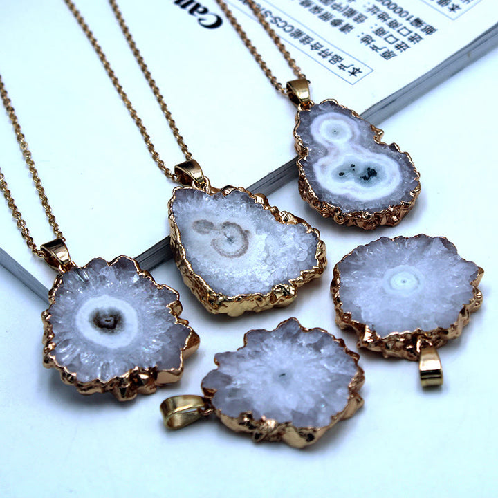 Ciondolo in geode di cristallo naturale Olivenorma